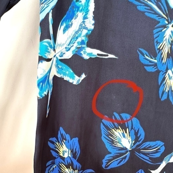 Banana Republic top with crew neckline and long sleeves, floral print, satin - Picture 8 of 8